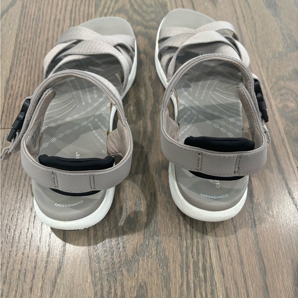 Clarks Women's Gray Cloudsteppers Sandals 8 - Picture 4 of 11